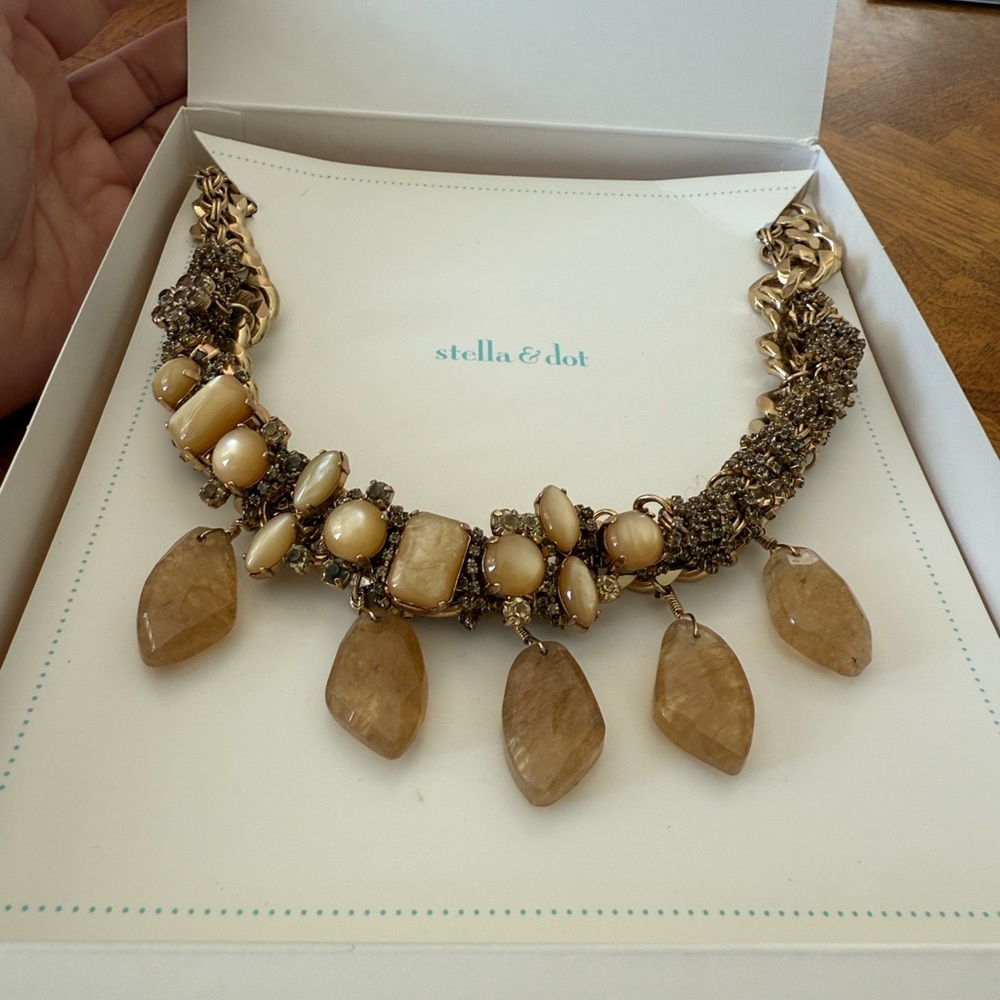 Stella & Dot Gold and Cream Necklace - Picture 6 of 6